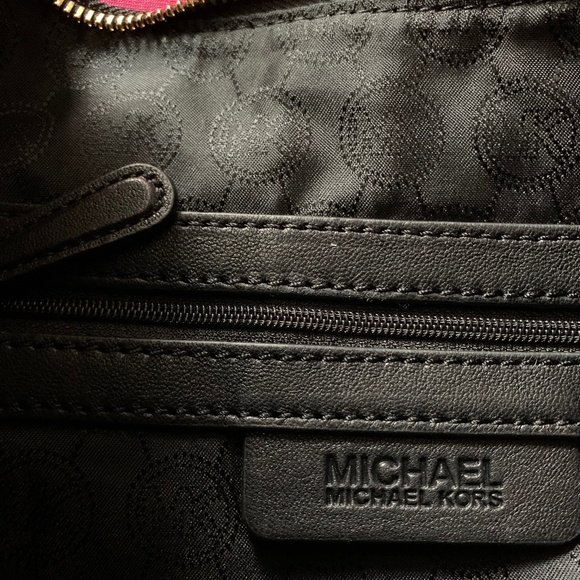 100% Genuine Suede Leather Purse (Michael Kors) - Picture 4 of 5